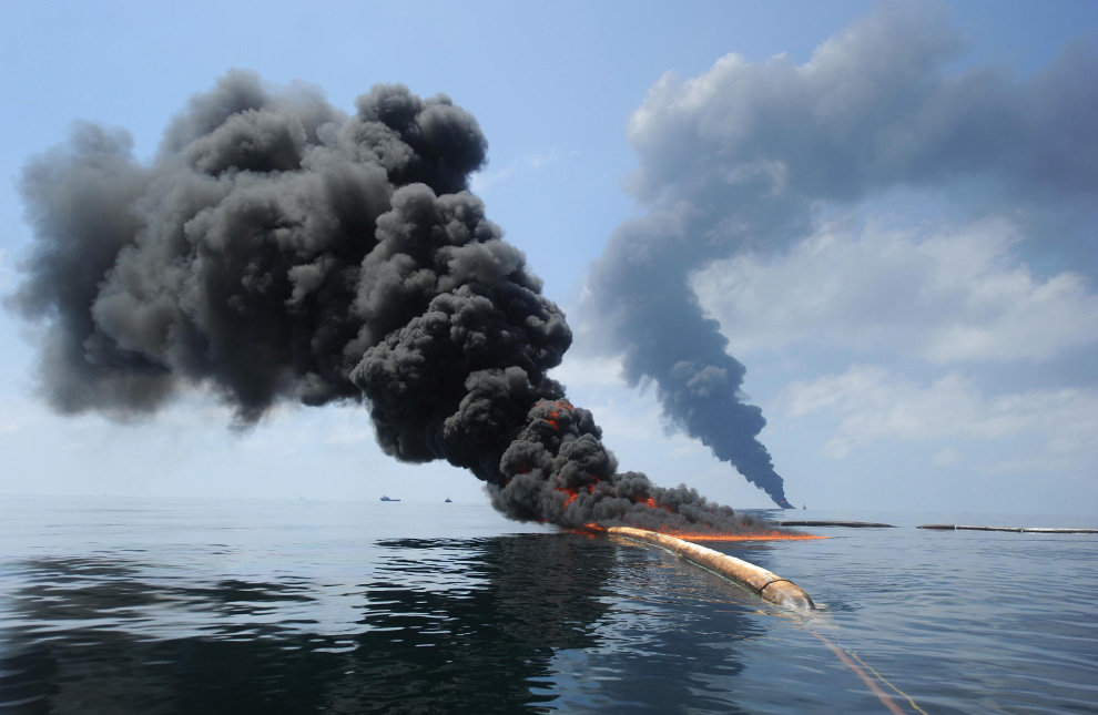 разлив нефти в море