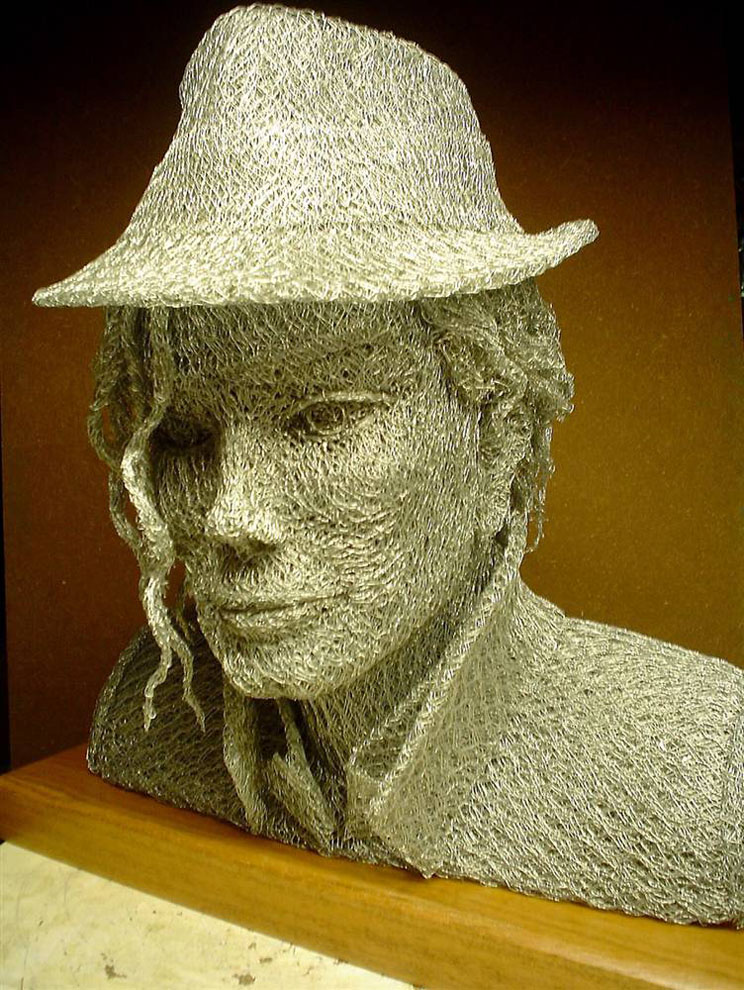 Скульптура из проволочной сетки