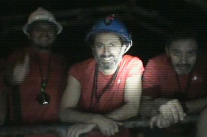 Чилийские шахтёры всё ещё находятся под землёй