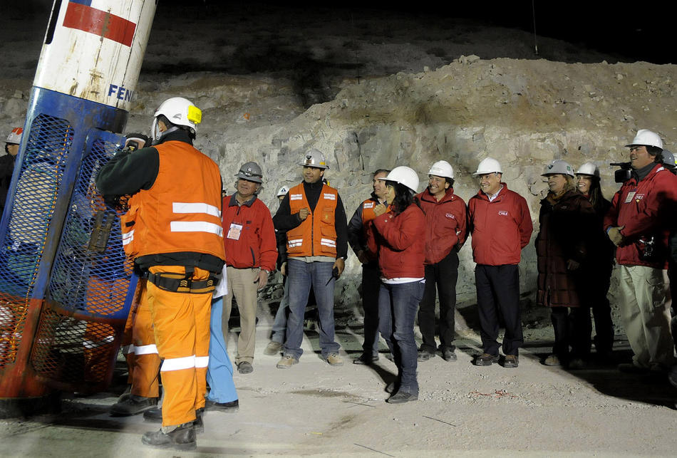 Чилийских шахтёров подняли на поверхность