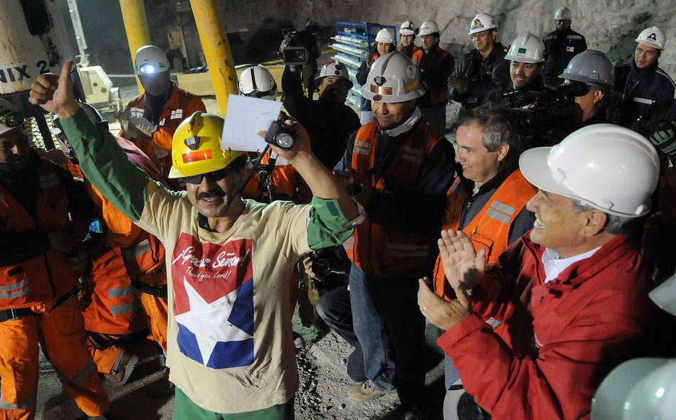Чилийских шахтёров подняли на поверхность