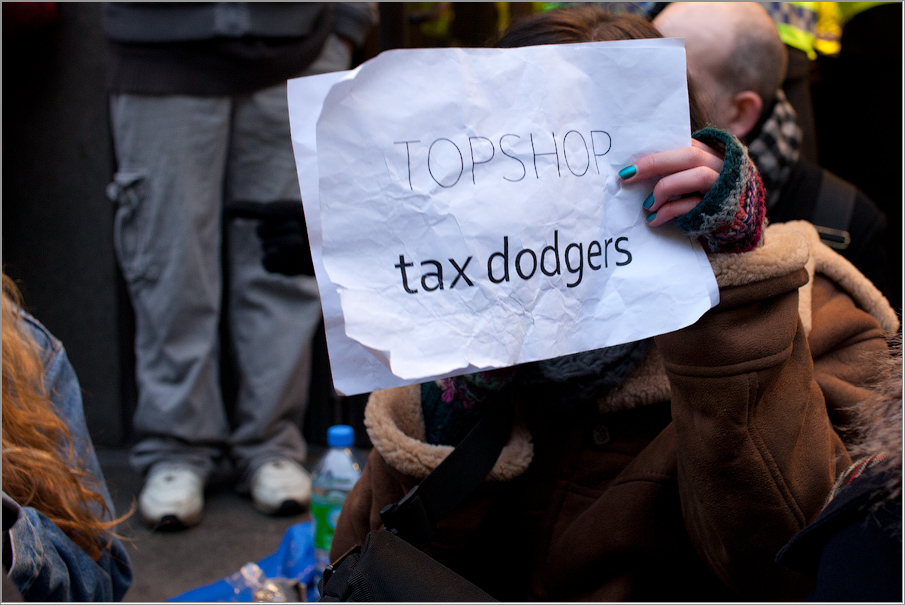 Английская молодёжь борется с уклонением от уплаты налогов