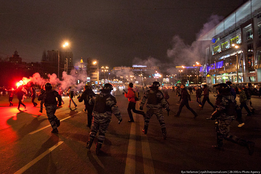 Беспорядки на площади у Киевского вокзала
