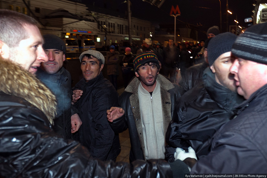 Беспорядки на площади у Киевского вокзала