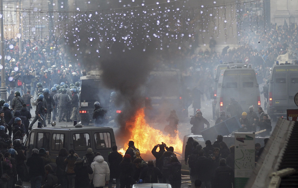 Акции протеста в Риме против правительства Берлускони