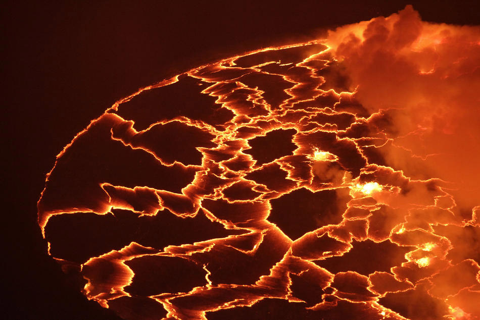 Лучшие фото года: африканский вулкан