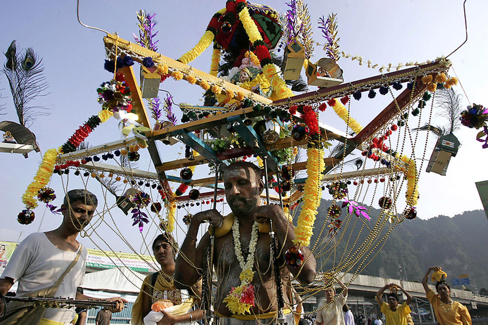 Индуистский праздник Тайпусам