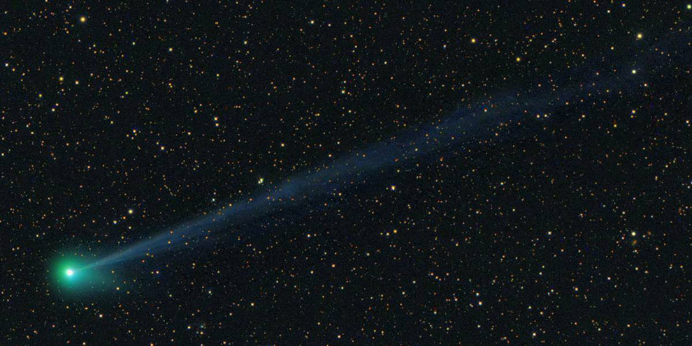 Космос: комета McNaught C/2009 R1 