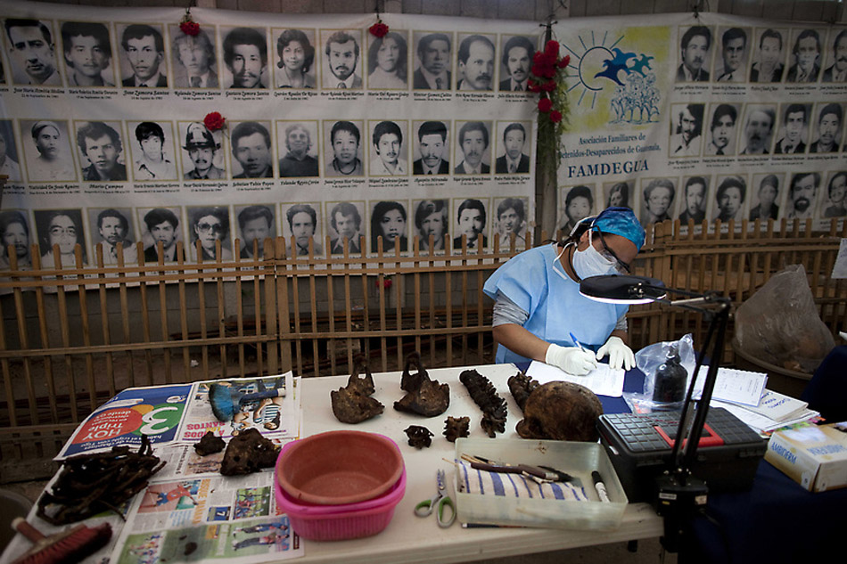 Эксгумация тел в Гватемале