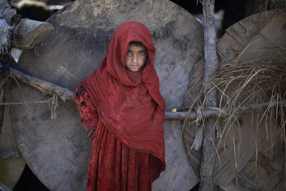Лучшие фото недели: афганские беженцы