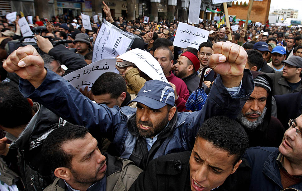 Начало уличных протестов в Марокко и Бахрейне. 