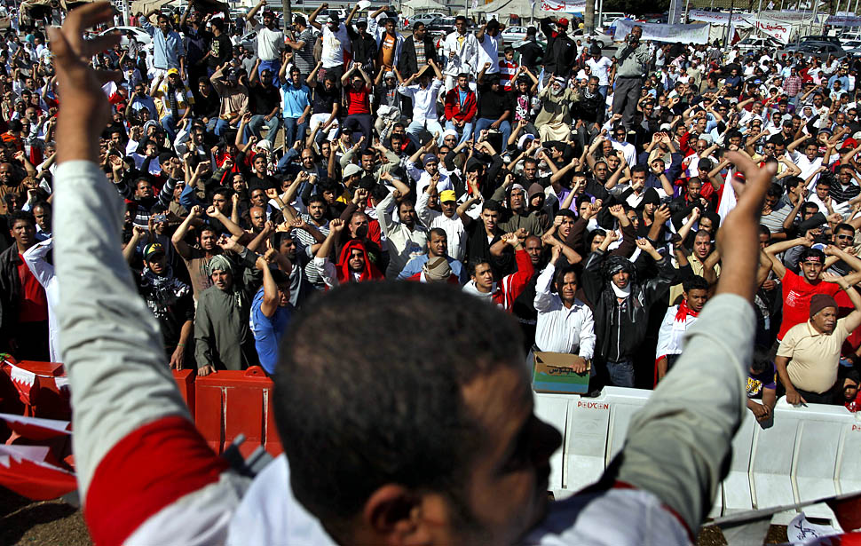 Начало уличных протестов в Марокко и Бахрейне.
