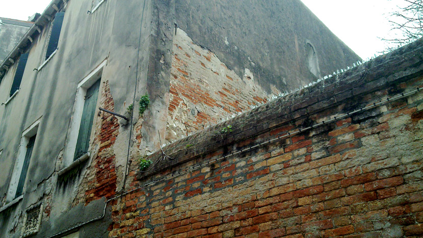 Другая Венеция - Стена дома