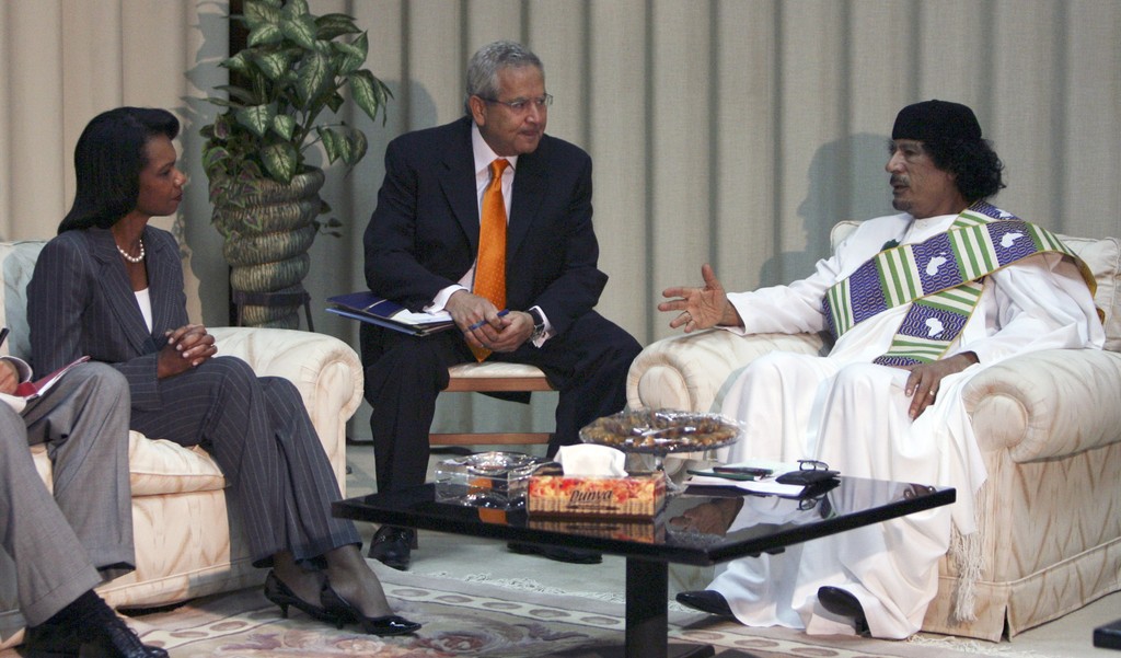 Каддафи во время встречи с Кондолизой Райс