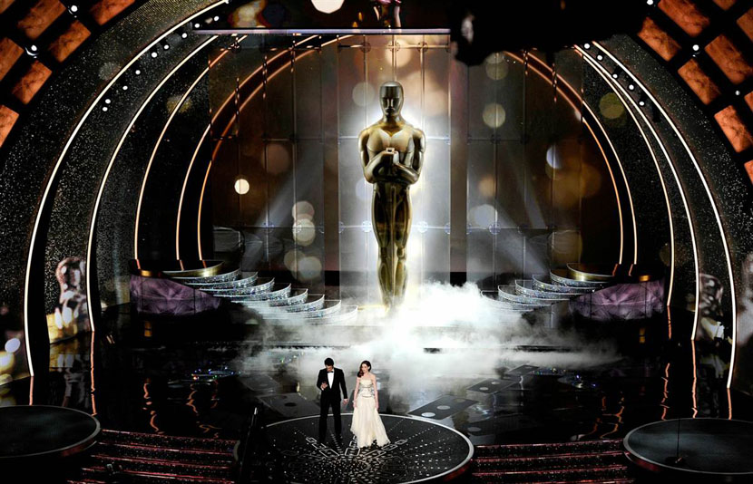 Ведущие на сцене "Оскара".