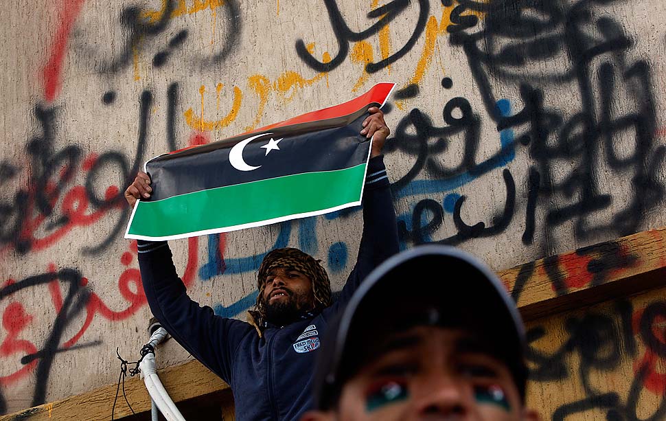 Мужчина с флагом Ливии