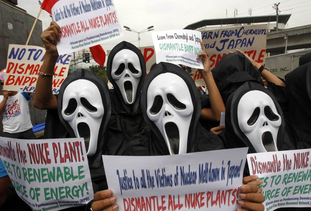 Участники акции протеста против ядерной энергии