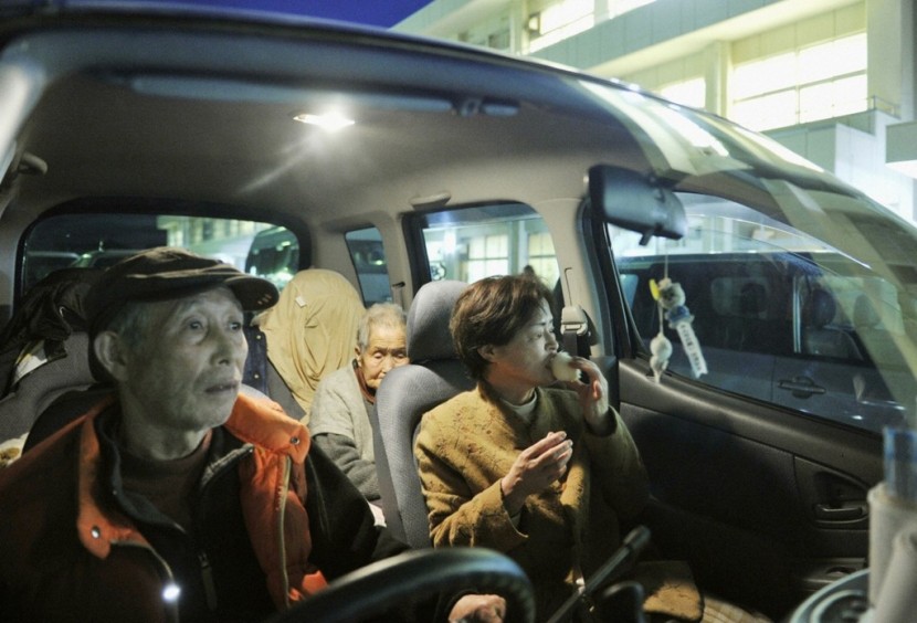 Жители, эвакуированные из района АЭС Фукусима Дайти