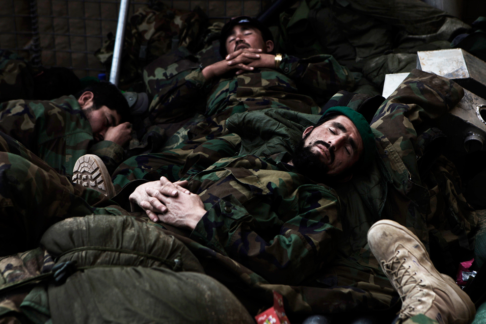 Солдаты отдыхают.