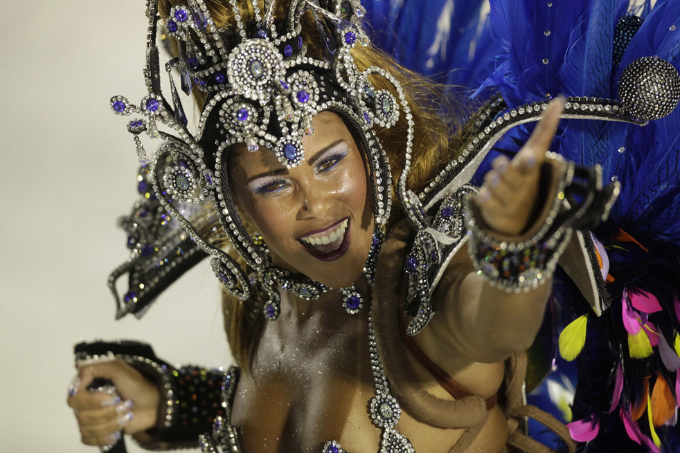 Участница бразильского карнавала. 