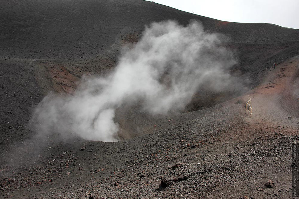 Внутри кратера вулкана Этна.