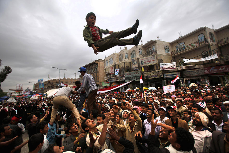 Антиправительственные демонстранты в Йемене