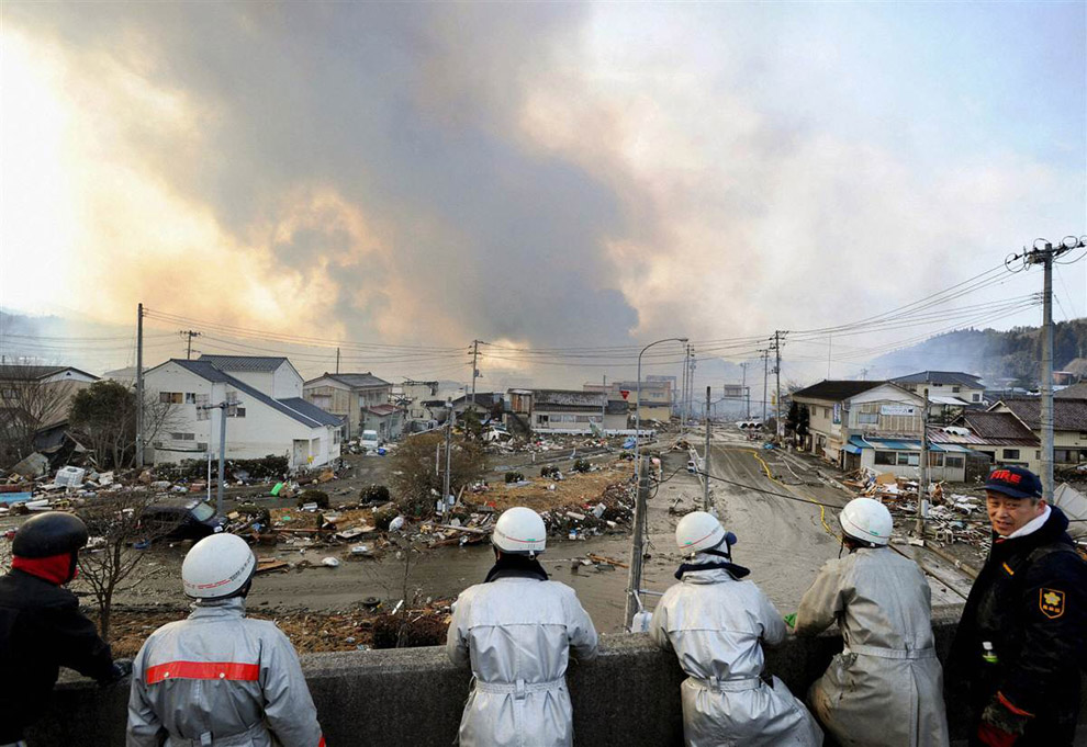 Пожар после землетрясения в Японии