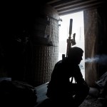 Военнослужащие скорбят о погибшем товарище в Афганистане