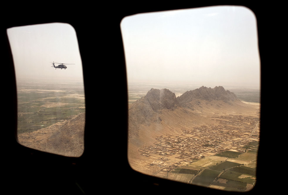 Вертолет Целевой группы США летит над провинцией Кандагар