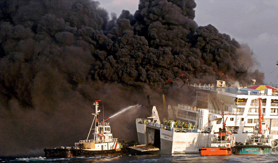 Взрыв парома у берегов Филиппин в 2004 году