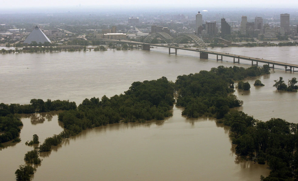 Разлившаяся река Миссисипи