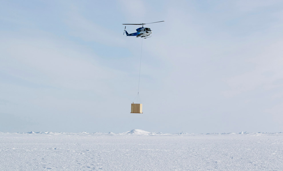 Вертолет в Арктике