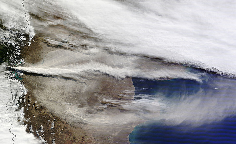 Спутниковый снимок извержения вулкана в Чили