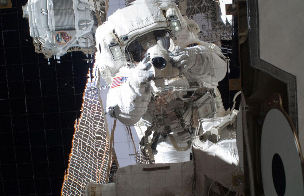 Специалист миссии STS-134 астронавт Майкл Финк 