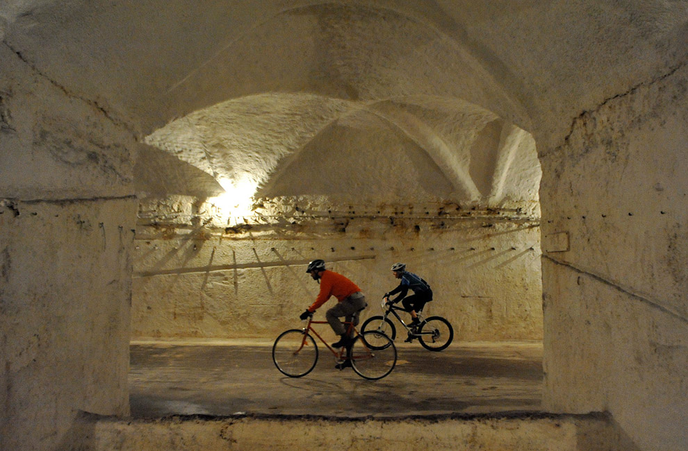 Подземная велогонка