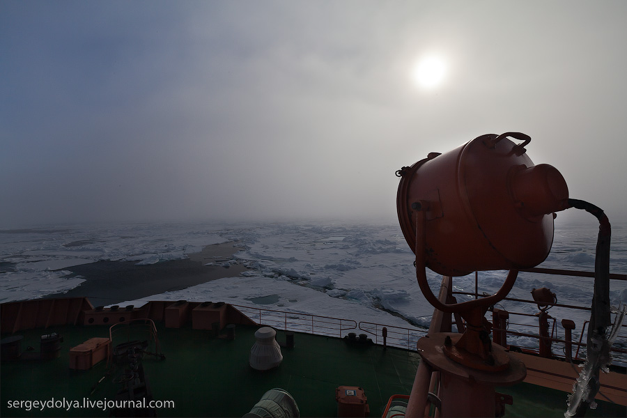 На Северный полюс. Ледокол и лёд.
