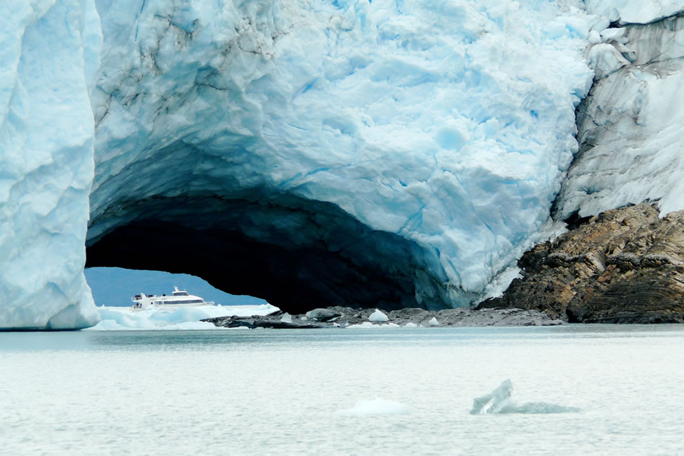 тоннель в айсберге