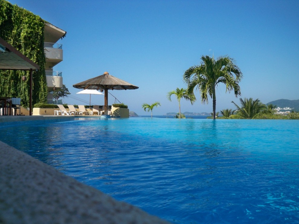 бассейн в отеле в мексике