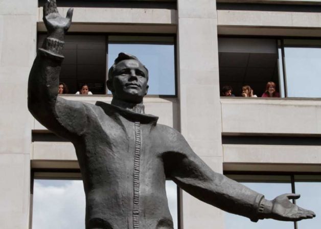 Памятник Гагарину в Лондоне