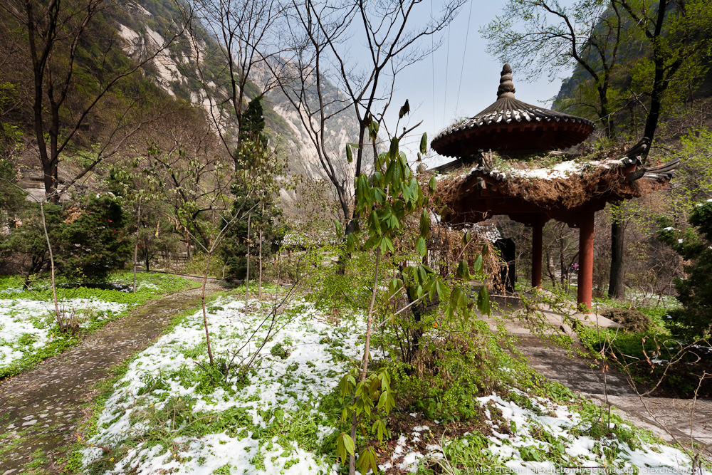 Гора Хуа - священная вершина даосизма.