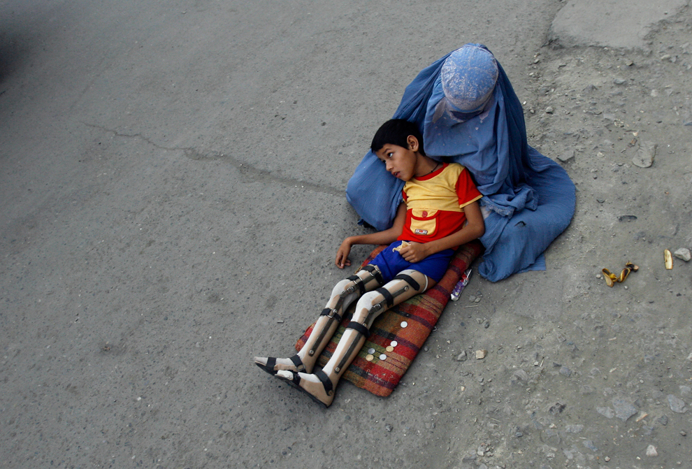 Жительница Афганистана с сыном