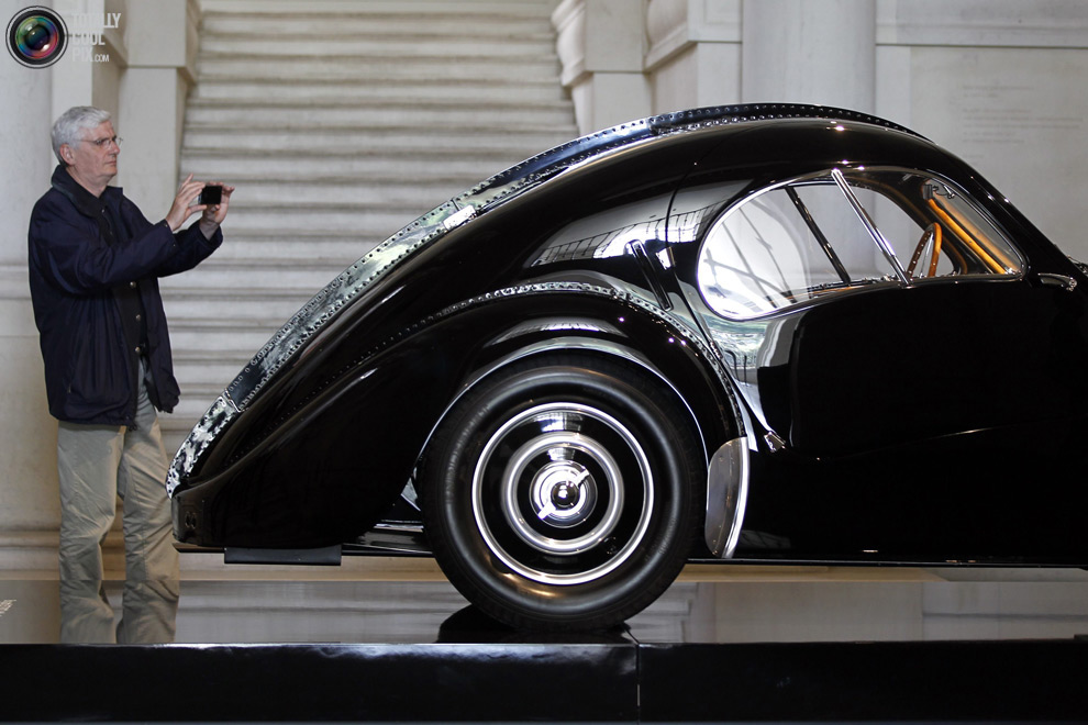 автомобиль Bugatti 