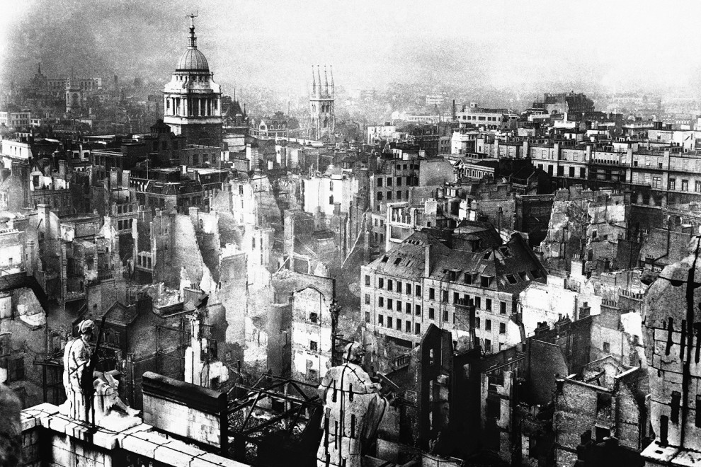 Лондон после бомбардировки во Вторую мировую войну