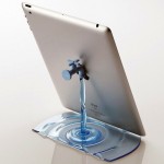 Подставка для iPad и iPhone из льющейся воды