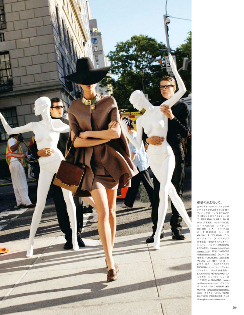 Карли Клосс в журнале Vogue Japan 2011.