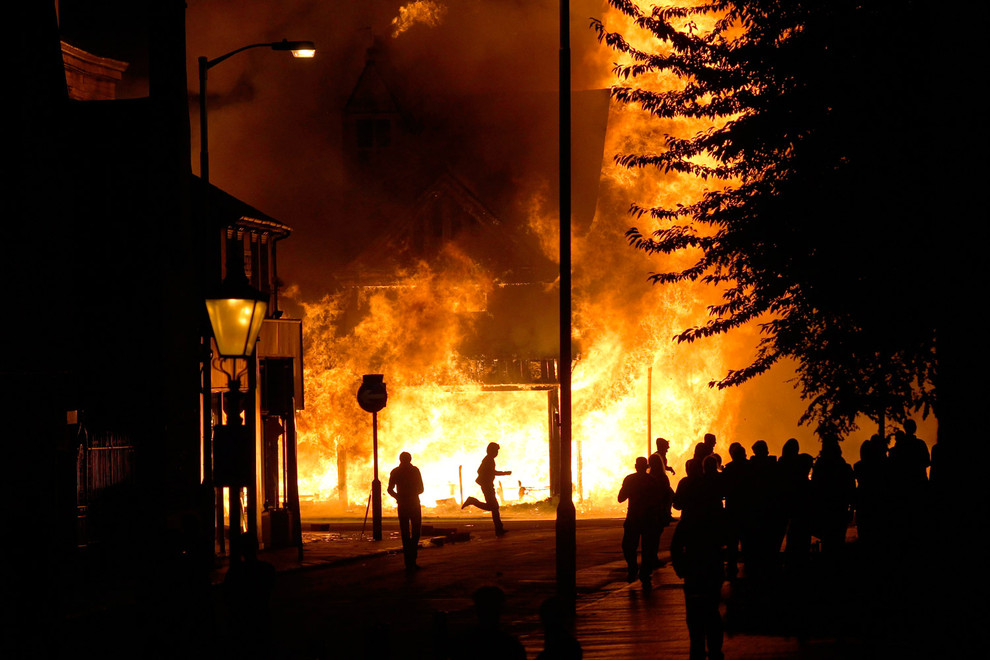 Поджог магазина, Кройдон, южный Лондон
