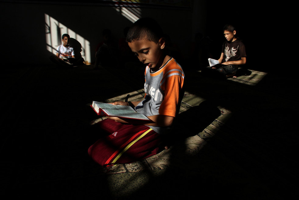 Мальчики читают Коран
