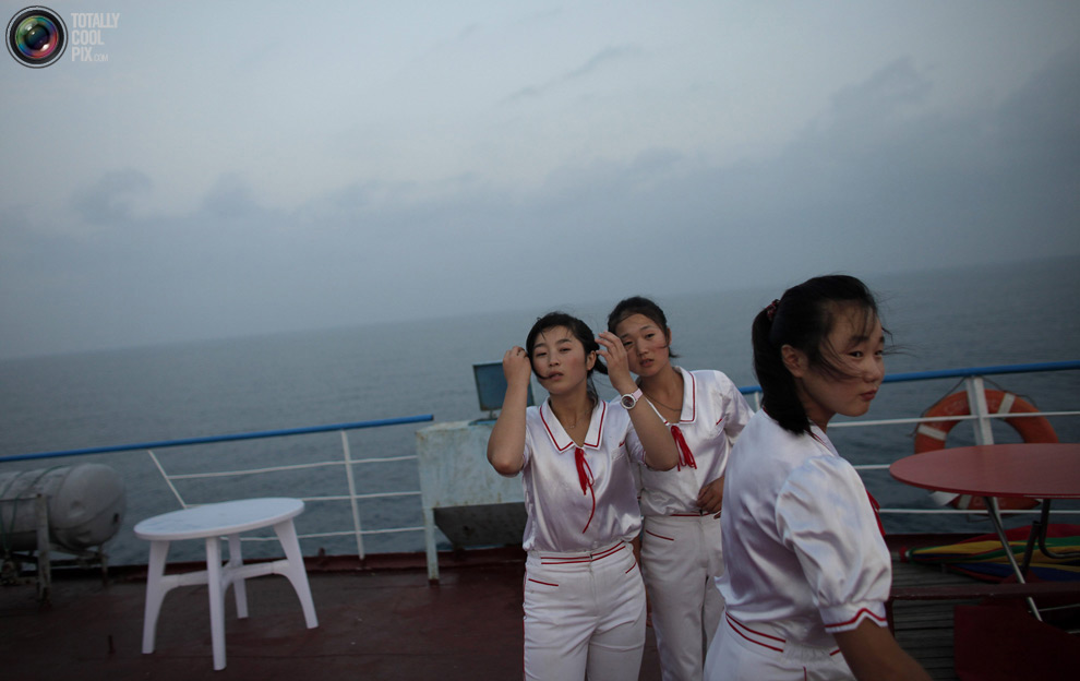Работницы на борту корабля