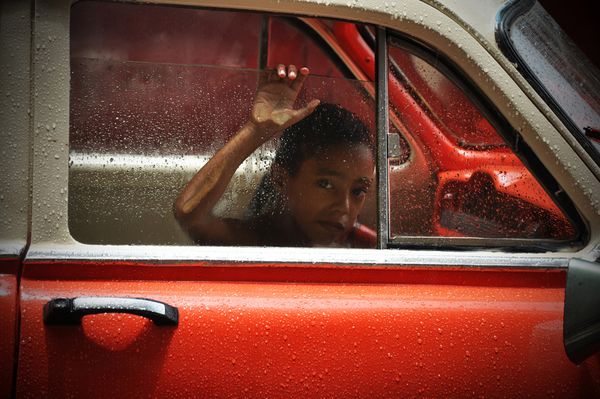 Мальчик в машине, Куба