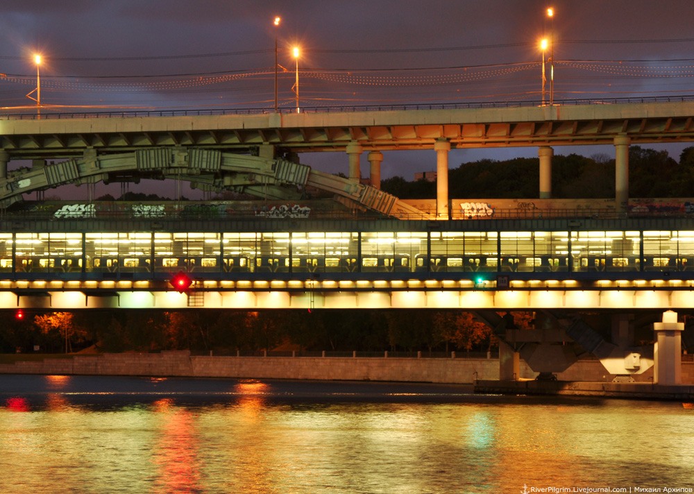 Лужнецкий метромост